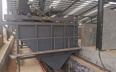 液壓式翻堆機(jī) 液壓式翻堆機(jī)