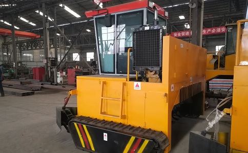 履帶式翻堆機 履帶式翻堆機